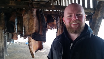 Kristján trabaja en la producción