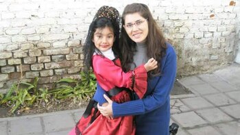 Desde chiquita, Victoria utiliza prótesis para poder caminar