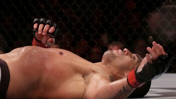 (Reuters) Belfort se despidió de