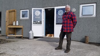 Einar, en la puerta de
