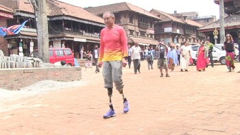Xia Boyu camina por Nepal