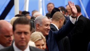 Netanyahu saluda al llegar a