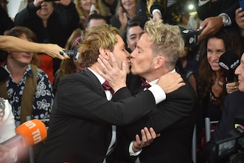 El piquito entre Guido y