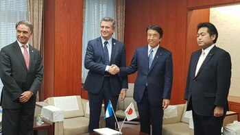 Etchevehere junto a Ken Saíto,