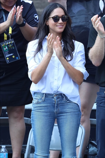 Jean y camisa, así se