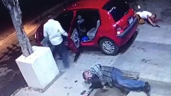 El agresor herido murió en un
