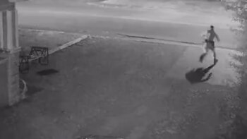 Los policías se acercaron al