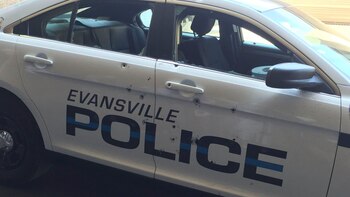 Uno de los vehículos policiales