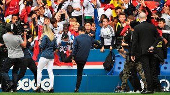 Neymar regaló algunos balones a