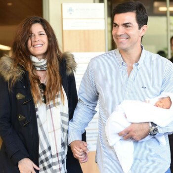 Los flamantes padres al recibir