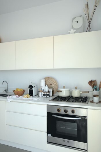 Muebles blancos laqueados: menos es