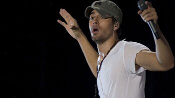 Enrique iglesias manoseó a su