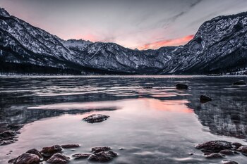 Vista del lago Bohinj junto