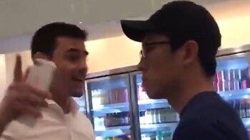 El hombre estaba enfurecido por