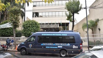 La policía allanó la sede