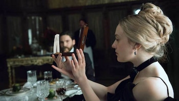 Dakota Fanning es Sara Howard