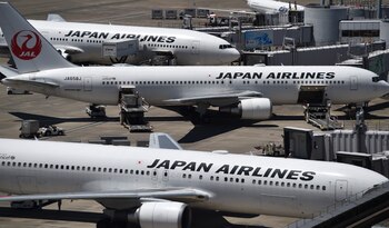 Aviones de Japan Airlines en el aeropuerto Haneda de Tokyo (AFP / Kazuhiro NOGI)