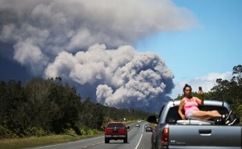 Cenizas tras la primera explosión