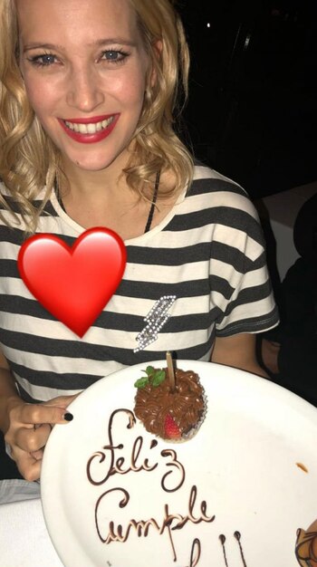 Soplando las velitas (Foto: Instagram)