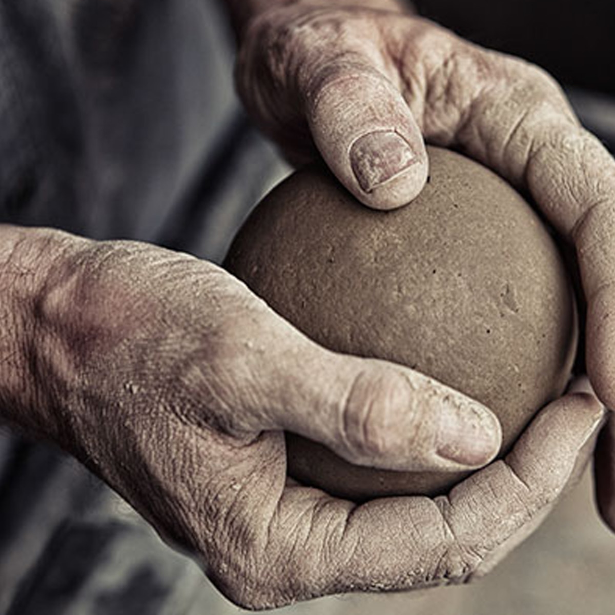 Hikaru dorodango", cómo es el arte japonés de pulir bolas de barro hasta la perfección - Infobae
