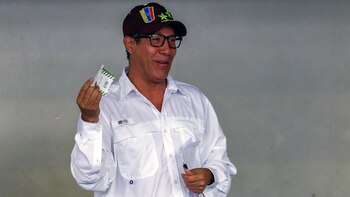 Henri Falcón, tras emitir su