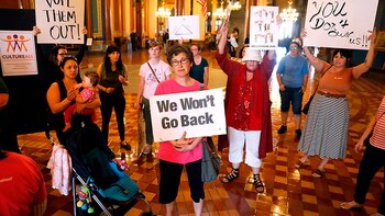 Activistas se manifiestan en rechazo
