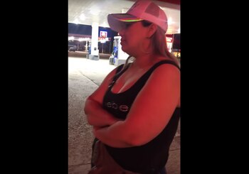 Una de las dos mujeres