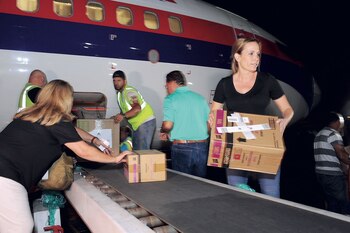 Natalia Denegri realizó tareas solidarias