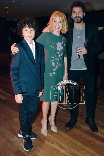 Evangelina Salazar con su nieto Benito e Iván Noble. (Foto Diego Soldini/GENTE)
