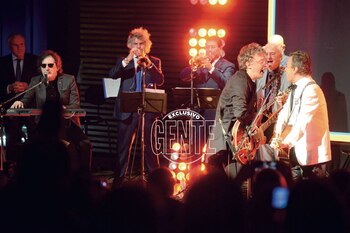 Charly García por supuesto que estuvo en el homenaje a su amigos y tocó junto a Juanse y Ortega. (Foto Diego Soldini/GENTE)