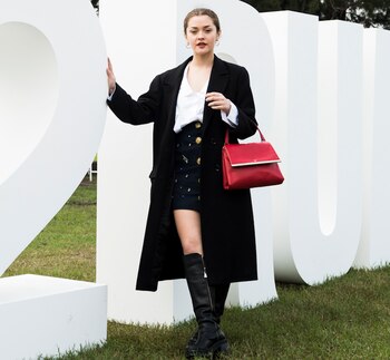 Minerva Casero con bucaneras y