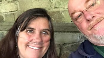 Susan Boyce junto a su