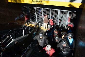 Ayer la Policía detuvo a 16 gremialistas y la Justicia los liberó anoche (Franco Fafasuli)