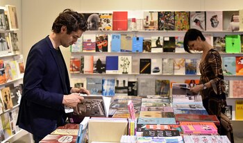 La infaltable librería de Isla