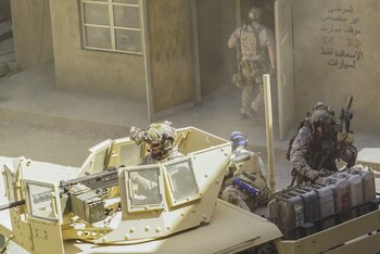 La producción contrató a más