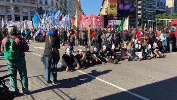 Algunos de los manifestantes cortaron