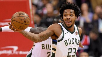 Sterling Brown y su equipo