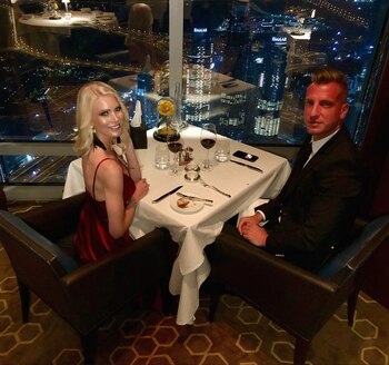Maxi López y Daniela en una exclusiva mesa del restó ubicado en el rascacielos Burj Al Arab