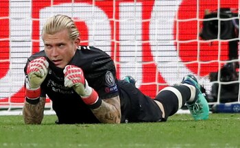 Loris Karius en el piso