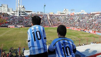 Los niños expectantes a la