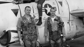 McCain (a la derecha de