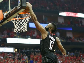 James Harden durante una acción