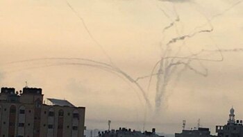 El vuelo de cohetes disparados