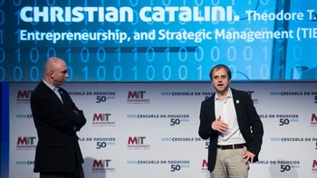 Christian Catalini (derecha) junto al