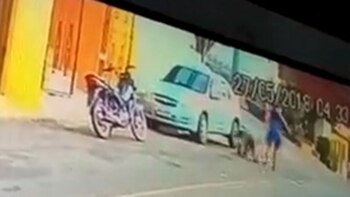 Tras un forcejeo, le disparó