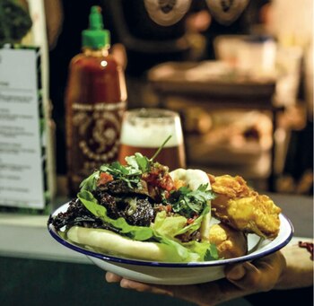 KOKO, BAO BAR. Arévalo 1478, Cap. Teléfono: