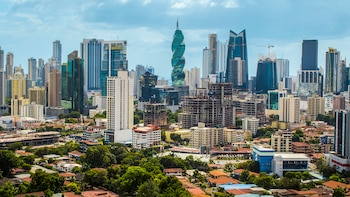 El centro de Ciudad de Panamá, emblema del país con el segundo PIB per cápita más alto de América Latina, pero uno de los más desiguales (Getty Images)