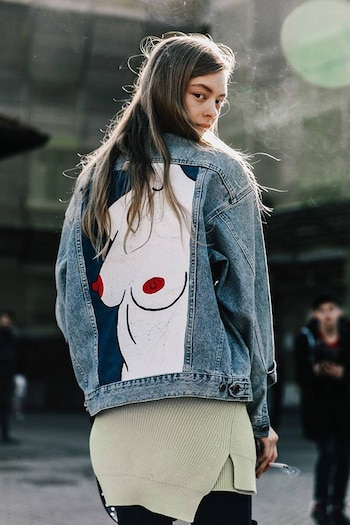 Sobre la espalda de la