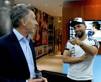 Agüero conversa con el presidente,