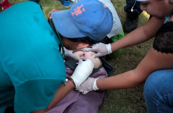 Un herido durante la marcha
